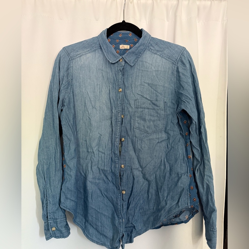 Hollister Denim Blue Chambray Button Down Shirt, decorative back design
